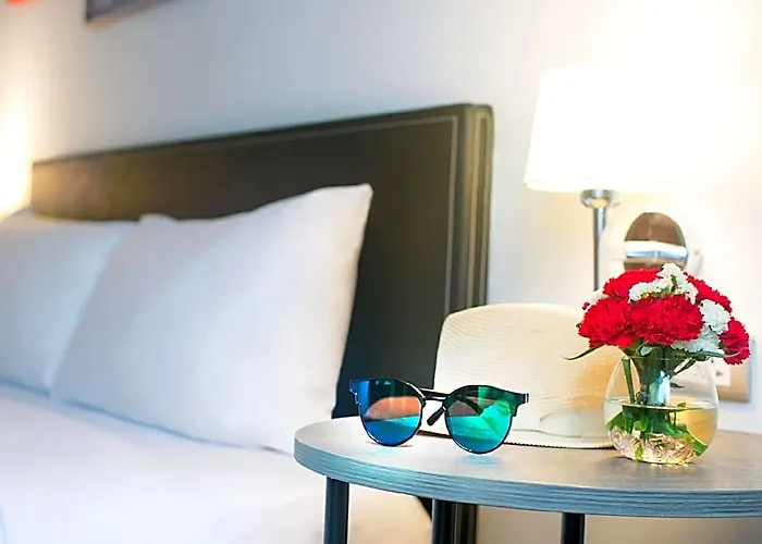 Ibis Sukhumvit 24 Hotel 3*