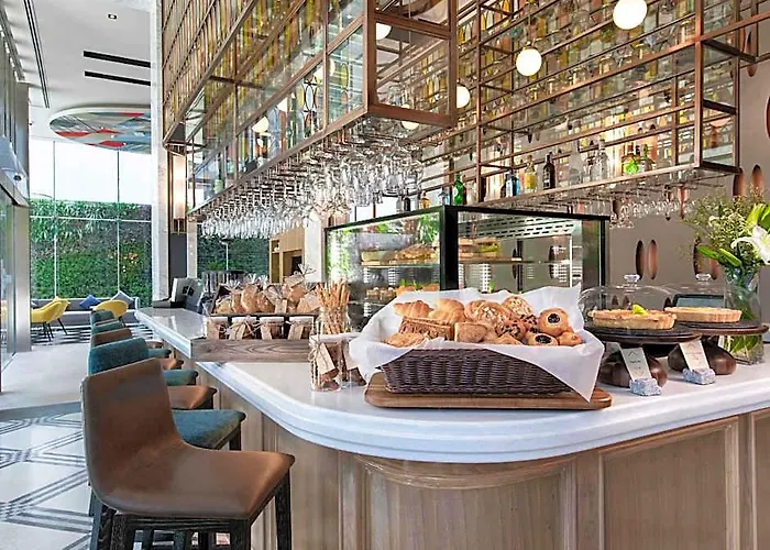 Ibis Sukhumvit 24 호텔